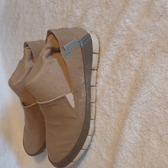 Crocs women's size 8 canvas slipon shoes - Picture 4 of 6